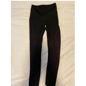 Black lululemon leggings with pink detailing